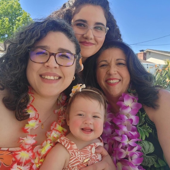 Meet your Posher, Megan - Picture 3 of 5